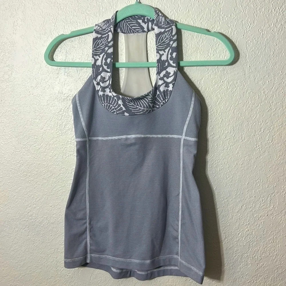 Lululemon Wee Stripe Gray Flower Tank Top Size 4 Yoga Scoop Neck Shirt Bra.